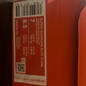 Nike baseball cleats. Mens size 7.  Women’s 8.5.   Alpha huarache elite 3 low.